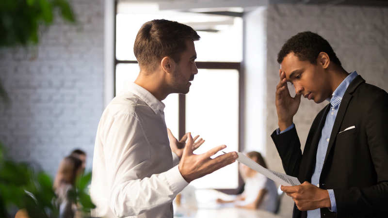 dấu hiệu nguy hiểm cảnh báo doanh nghiệp và cách gỡ theo “Chiến lược Thương hiệu Đột phá Kinh doanh B4S